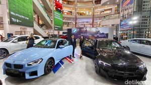 BMW Pamerkan Deretan Mobil Terbaru di Kelapa Gading