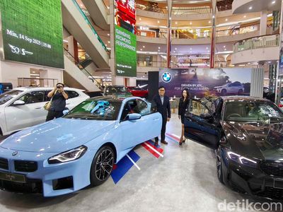 BMW Pamerkan Deretan Mobil Terbaru di Kelapa Gading