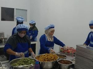 Cerita Para Pekerja Dapur MBG di Lombok yang Tanpa BPJS Ketenagakerjaan Cerita Para Pekerja Dapur MBG di Lombok yang Tanpa BPJS Ketenagakerjaan