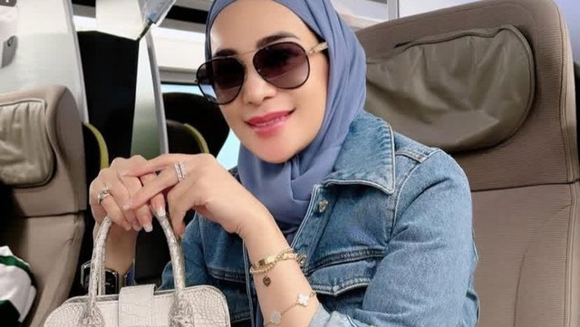 Kabar Terkini Artis dari InsertLive : Absen Mediasi Lagi karena Sakit, Erin Taulany Serahkan Hasil Lab