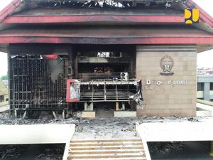 Gedung DPRD Sulsel dan Makassar yang Rusak Imbas Kericuhan Diperbaiki Gedung DPRD Sulsel dan Makassar yang Rusak Imbas Kericuhan Diperbaiki