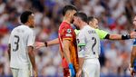 Detik-detik Carvajal Vs Rulli, Tandukan Berujung Kartu Merah