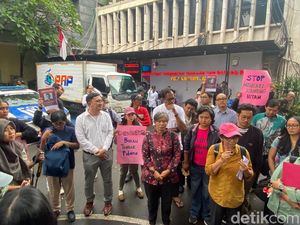 Haris Azhar dan TAUD ke Polda Metro, Minta Kasus Delpedro dkk Disetop Haris Azhar dan TAUD ke Polda Metro, Minta Kasus Delpedro dkk Disetop