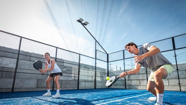 Industri padel bernilai miliaran dolar dan terus berkembang global, termasuk di Indonesia dengan 134 lapangan, dukungan PBPI, serta peluang masuk ajang internasional.