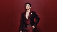 7 Gaya Jung Hae In Tuai Nyinyir Dianggap Tak Cocok Jadi GA Dolce & Gabbana