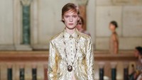 Foto: Kembalinya Tren Hipster di Koleksi Tory Burch Spring Summer 2026
