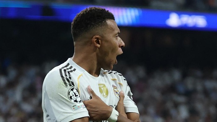 Real Madrids French forward #10 Kylian Mbappe celebrates scoring his teams second goal from the penalty spot during the UEFA Champions League first round day 1 football match between Real Madrid CF and Olympique de Marseille at the Santiago Bernabeu stadium in Madrid on September 16, 2025. (Photo by Thomas COEX / AFP)