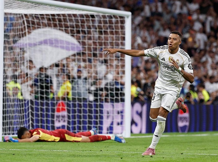 MADRID, SPAIN - SEPTEMBER 16: Kylian Mbappe player of Real Madrid celebrates after scoring a goal during the UEFA Champions League 2025/26 League Phase MD1 match between Real Madrid C.F. and Olympique de Marseille at Estadio Santiago Bernabeu on September 16, 2025 in Madrid, Spain. (Photo by Antonio Villalba/Real Madrid via Getty Images)