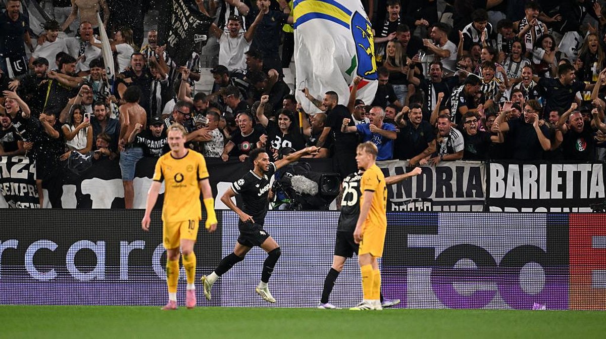 Lloyd Kelly (kedua dari kiri) merayakan golnya yang membawa Juventus selamat dari kekalahan. Foto: UEFA via Getty Images/Tullio Puglia - UEFA