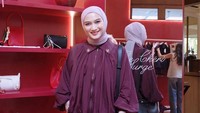 Melody Laksani Anti Fashion Nabrak-nabrak
