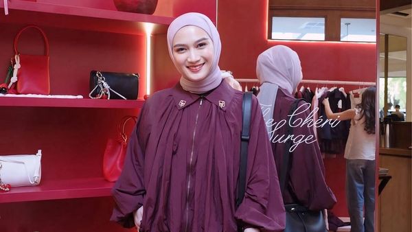 Melody Laksani Anti Fashion Nabrak-nabrak