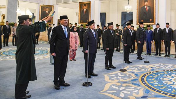 Momen Prabowo Lantik Sejumlah Menteri, Erick Thohir Jadi Menpora