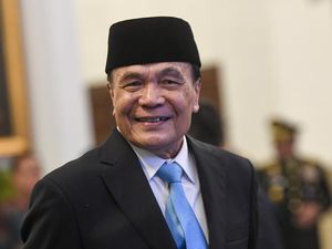 Menko Djamari Akan Komunikasi dengan Ahmad Dofiri soal Reformasi Polri Menko Djamari Akan Komunikasi dengan Ahmad Dofiri soal Reformasi Polri