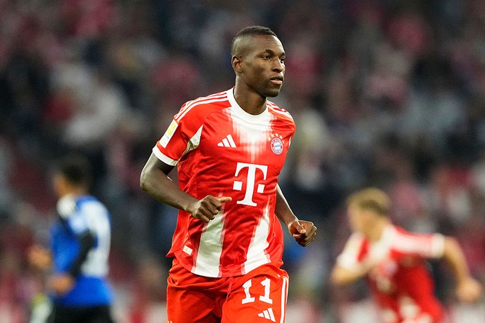 MUNICH, GERMANY - SEPTEMBER 13: Nicolas Jackson of Bayern Munich looks on during the Bundesliga match between FC Bayern München and Hamburger SV at Allianz Arena on September 13, 2025 in Munich, Germany. (Photo by M. Donato/FC Bayern via Getty Images)