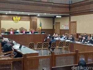 Saksi Cerita Momen Eks Ketua PN Jaksel Ditangkap Kejagung Usai Main Golf Saksi Cerita Momen Eks Ketua PN Jaksel Ditangkap Kejagung Usai Main Golf