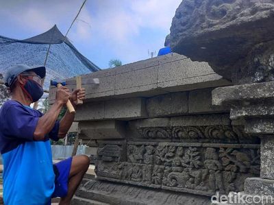 Melihat Pemugaran Candi Jago di Malang