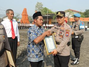 Bantu Ungkap Mutilasi, Pencari Rumput di Mojokerto Diganjar Penghargaan Bantu Ungkap Mutilasi, Pencari Rumput di Mojokerto Diganjar Penghargaan