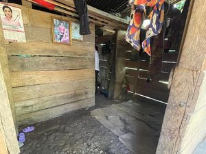 Potret Rumah Tinggal Dua Bocah Penderita Cacingan di Seluma Potret Rumah Tinggal Dua Bocah Penderita Cacingan di Seluma
