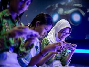 Pemda Mulai Batasi Penggunaan HP di Sekolah, Pengamat: Suatu Kemunduran