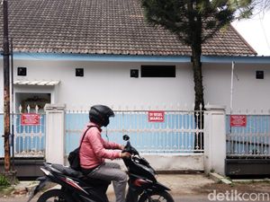 Dapur MBG di Turangga Bandung Disegel Warga Dapur MBG di Turangga Bandung Disegel Warga
