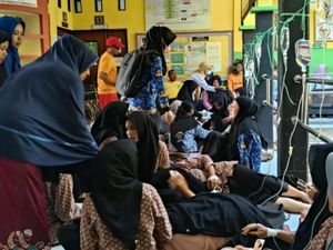 Ratusan Siswa di Sumbawa Diduga Keracunan MBG, Keluhkan Mual-Mencret Ratusan Siswa di Sumbawa Diduga Keracunan MBG, Keluhkan Mual-Mencret