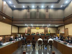 Jaksa Cecar Saksi Kasus Suap Vonis Lepas Migor: Anda Pernah Buang HP?