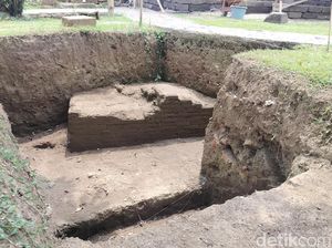 Struktur Bata Era Majapahit Ditemukan Saat Pemugaran Candi Jago Struktur Bata Era Majapahit Ditemukan Saat Pemugaran Candi Jago