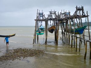 Tradisi Unik Nelayan Soligi, Gantung Perahu Demi Jaga Laut Tradisi Unik Nelayan Soligi, Gantung Perahu Demi Jaga Laut