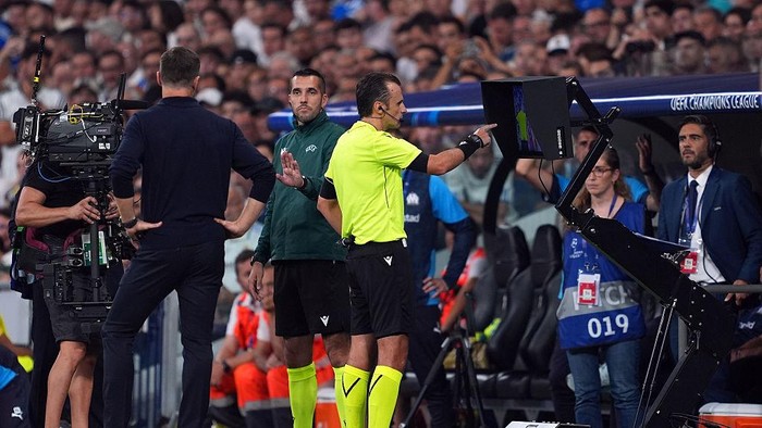 MADRID, SPAIN - SEPTEMBER 16: Referee Irfan Peljto checks the VAR screen before showing a red card to Dani Carvajal of Real Madrid (not pictured) after he clashed with Geronimo Rulli of Olympique de Marseille (not pictured) during the UEFA Champions League 2025/26 League Phase MD1 match between Real Madrid C.F. and Olympique de Marseille at Estadio Santiago Bernabeu on September 16, 2025 in Madrid, Spain. (Photo by Mateo Villalba Sanchez/Getty Images)