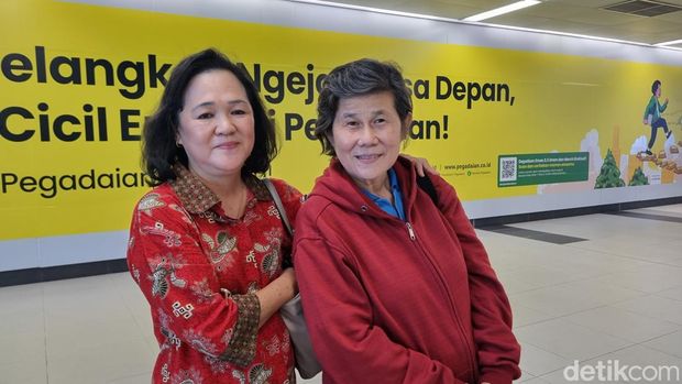 Warga naik MRT Jakarta saat tarif Rp 1