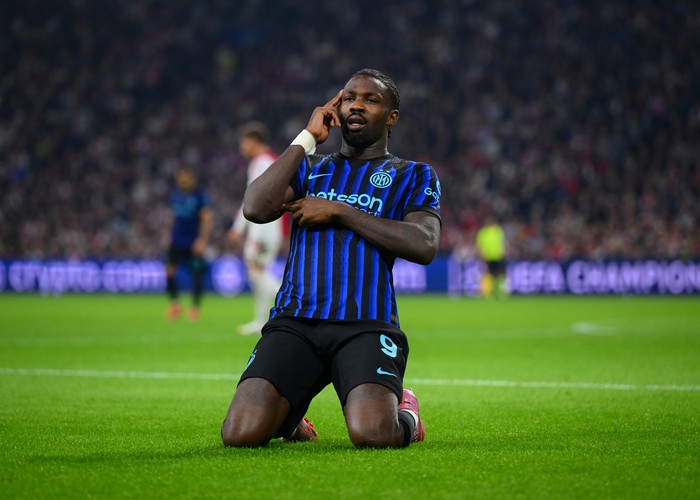 AMSTERDAM, NETHERLANDS - SEPTEMBER 17:  Marcus Thuram of FC Internazionale celebrates after scoring the goal the UEFA Champions League 2025/26 League Phase MD1 match between AFC Ajax and FC Internazionale Milano at Johan Cruijff Arena on September 17, 2025 in Amsterdam, Netherlands. (Photo by Mattia Pistoia - Inter/Inter via Getty Images)