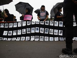 Aksi Kamisan ke-878, Tuntut Keadilan untuk Korban Pelanggaran HAM Aksi Kamisan ke-878, Tuntut Keadilan untuk Korban Pelanggaran HAM