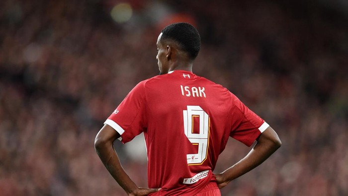 Soccer Football - UEFA Champions League - Liverpool v Atletico Madrid - Anfield, Liverpool, Britain - September 17, 2025 Liverpools Alexander Isak looks on REUTERS/Peter Powell
