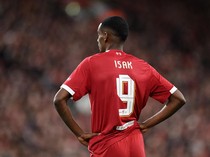 Isak Masih Sulit Bikin Gol, eh Kena Cedera