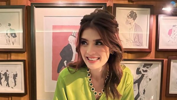 7 Foto Carissa Puteri Ultah ke-41, Wajah Cantik Seperti Tak Menua Curi Atensi