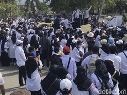 Ratusan Guru Honorer Swasta-Ponpes di Bima Demo Desak Diangkat PPPK