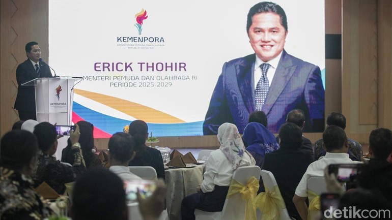 Sementara itu, Erick Thohir menegaskan dirinya akan melanjutkan program-program yang sudah dicanangkan Dito, sekaligus membawa semangat baru dalam membangun prestasi olahraga nasional.
