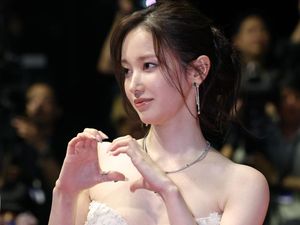 Potret Bentuk Tubuh Jeon Jong Seo Disebut S-Line Goals, Dikira Operasi Potret Bentuk Tubuh Jeon Jong Seo Disebut S-Line Goals, Dikira Operasi