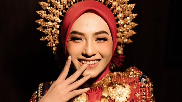 10 Inspirasi Baju Pengantin Bugis Hijab Modern ala Feby Putri