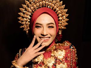 10 Inspirasi Baju Pengantin Bugis Hijab Modern ala Feby Putri 10 Inspirasi Baju Pengantin Bugis Hijab Modern ala Feby Putri