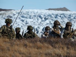 Pasukan Eropa Unjuk Kekuatan di Kawasan Es Greenland Pasukan Eropa Unjuk Kekuatan di Kawasan Es Greenland