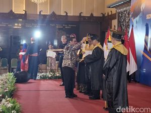1.618 Lansia Jakarta Diwisuda, Pramono Kaget Ada yang Usianya 87 Tahun 1.618 Lansia Jakarta Diwisuda, Pramono Kaget Ada yang Usianya 87 Tahun