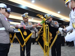 Khidmat, Kakorlantas Pimpin Upacara Pencucian Pemuliaan Pataka Korlantas Polri