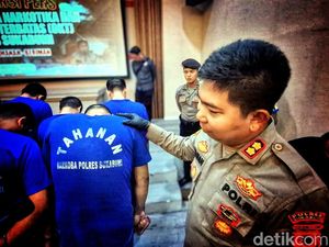 Ditanya Polisi, Pengedar Ganja di Sukabumi Ungkap Tobat Ditanya Polisi, Pengedar Ganja di Sukabumi Ungkap Tobat