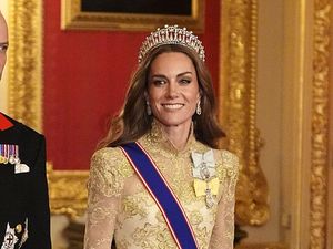 Aura Bangsawan Kate Middleton Terpancar, Pakai Tiara Putri Diana Rp 2,2 T Aura Bangsawan Kate Middleton Terpancar, Pakai Tiara Putri Diana Rp 2,2 T