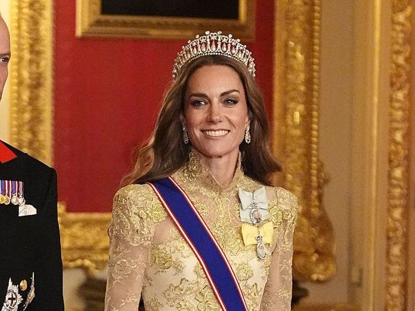 Aura Bangsawan Kate Middleton Terpancar, Pakai Tiara Putri Diana Rp 2,2 T