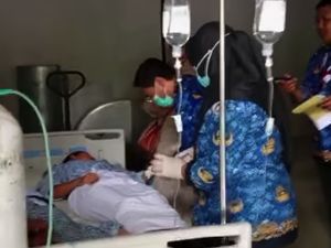 Video: 251 Siswa di Banggai Kepulauan Keracunan Setelah Menyantap MBG Video: 251 Siswa di Banggai Kepulauan Keracunan Setelah Menyantap MBG