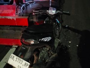 1 Pemotor Tewas Usai Tabrak Bokong Truk Tronton Berhenti di Kulon Progo 1 Pemotor Tewas Usai Tabrak Bokong Truk Tronton Berhenti di Kulon Progo