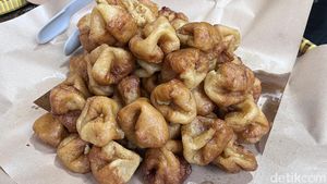 Melihat Lebih Dekat Kue Kontol Kejepit yang Legit di Pasar Kangen Jogja