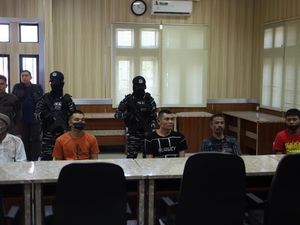 5 Tersangka Penyelundup 2 Ton Narkotika Dilimpahkan ke Kejari Karimun 5 Tersangka Penyelundup 2 Ton Narkotika Dilimpahkan ke Kejari Karimun